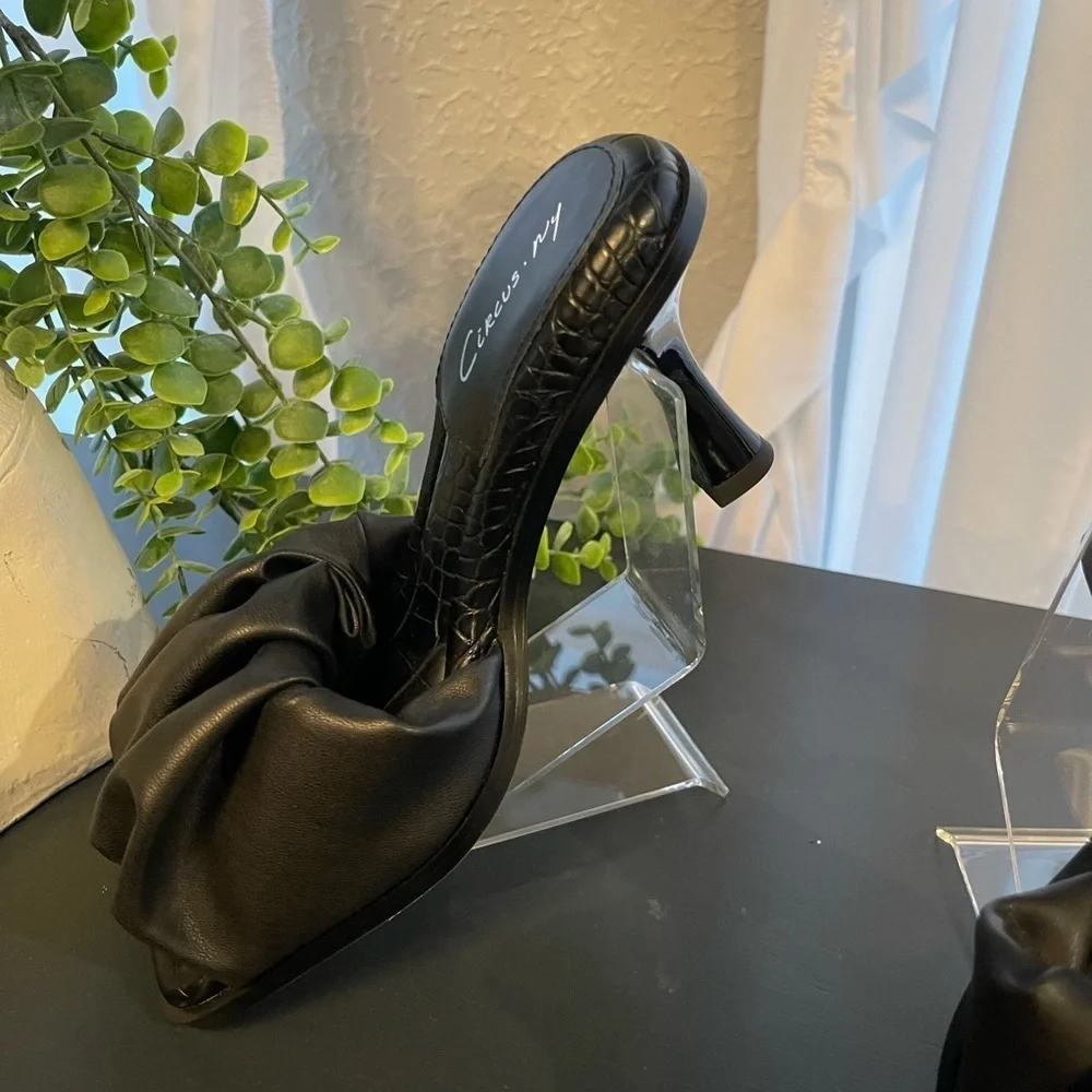 Circus By Sam Edelman Black Slip On Heels Size 5